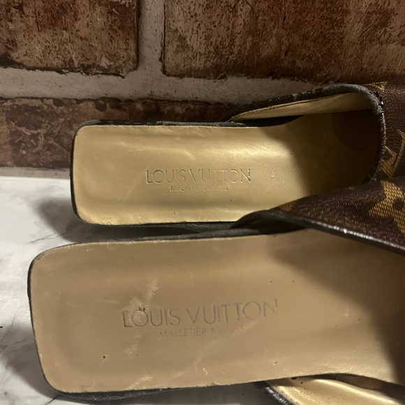 Louis Vuitton - Picture 6 of 7